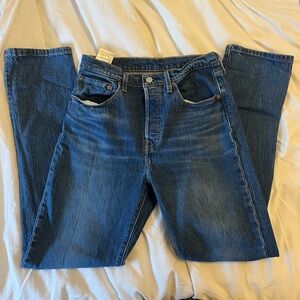 501 Levi's size 27 classic medium wash